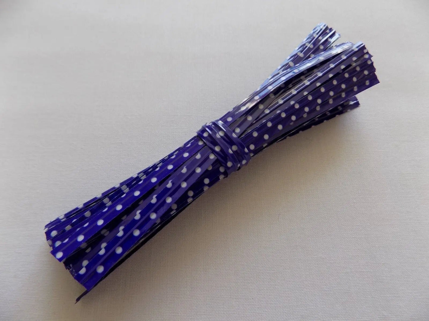 100 Polka dot Coloured Twist Ties for cello party bags size 10cm - Ey Up Crafters